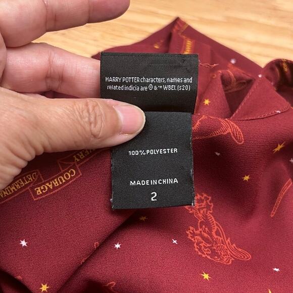 Harry Potter Gryffindor House Dard Red Georgette Pullover Blouse Size 2 Plus Sz - Picture 11 of 11